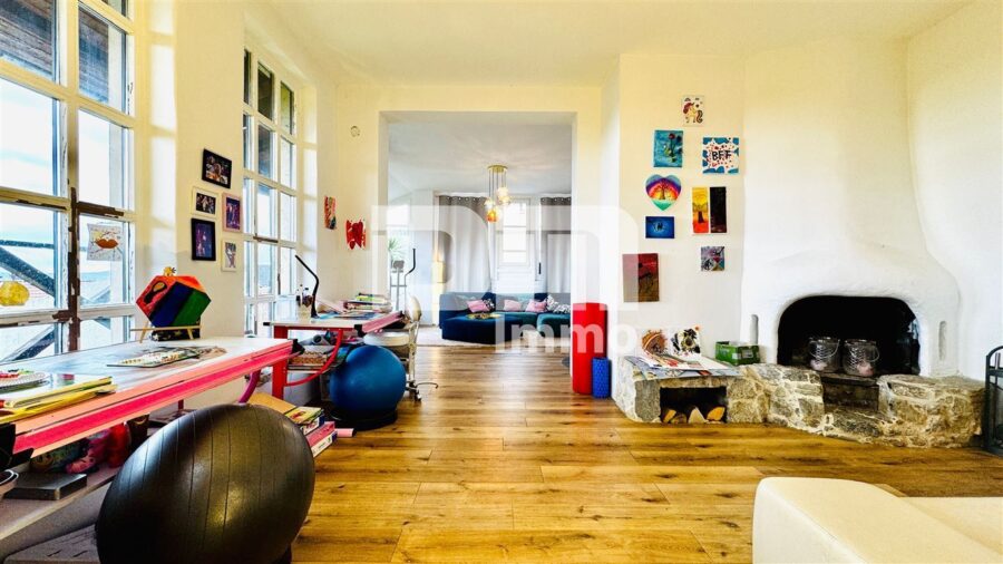Teilsaniertes Ein - Zweifamilienhaus + Nutzflächen mit Anbau in Traumlage mit Panoramablick - WE1 EG Wohn / Esszimmer offen / 2x Zugang Balkon